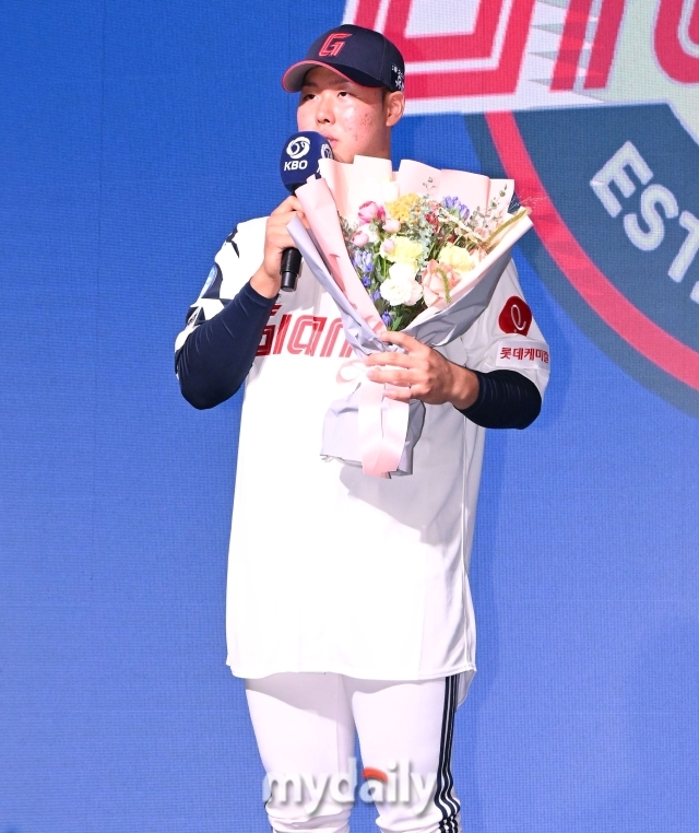 롯데 자이언츠의 선택을 받은 전미르./송공동 = 곽경훈 기자 kphoto@mydaily.co.kr