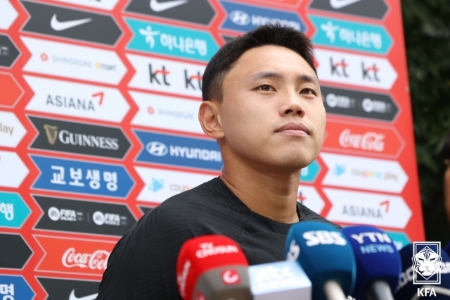 한국과 북한의 여자 축구 8강전/조영욱