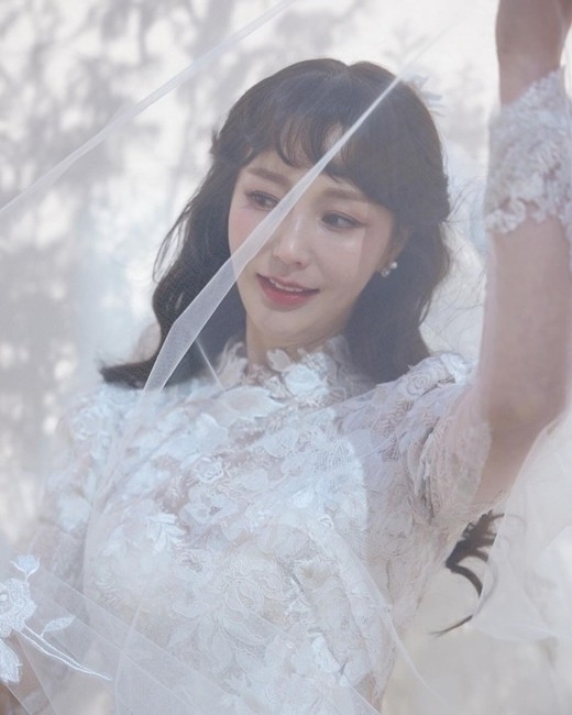 안혜경이 공개한 웨딩화보 / 방송인 안혜경