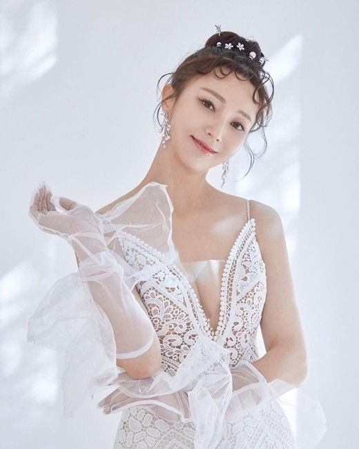 안혜경이 공개한 웨딩화보 / 방송인 안혜경