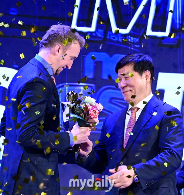 2023년 11월 27일 서울 중구 소공동 웨스틴조선호텔에서 