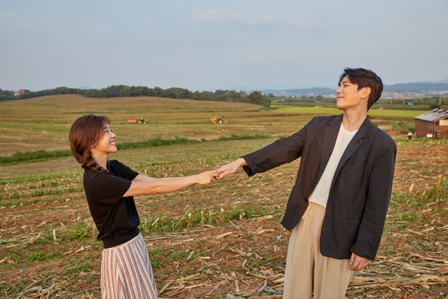 지난 19일 결혼한 걸그룹 헬로비너스, 유니티 출신 윤조와 배우 김동호/걸그룹 헬로비너스, 유니티 출신 윤조 SNS