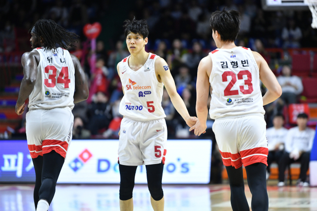 서울 SK 나이츠 자밀 워니, 김선형, 김형빈(왼쪽부터)/KBL 