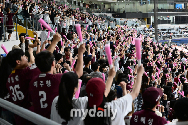 홈 12연패에 빠진 키움 선수들이 허탈해하고 있다 / 고척 = 유진형 기자 zolong@mydaily.co.kr