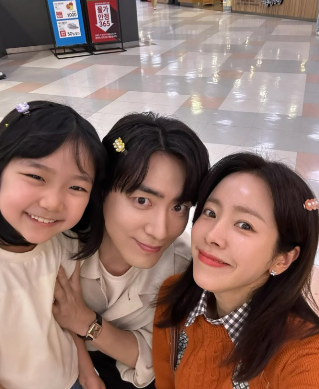배우 한지민, 이준혁, 기소유 / 한지민 인스타그램