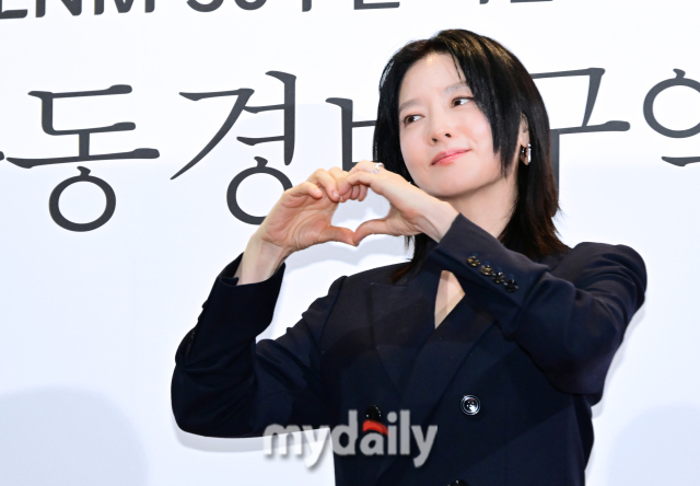 배우 이영애가 4일 서울 용산 아이파크몰 CGV에서 진행된 영화 