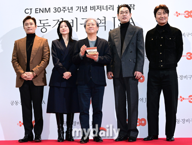 배우 이병헌, 이영애, 박찬욱 감독, 김태우, 송강호가 4일 서울 용산 아이파크몰 CGV에서 진행된 영화 