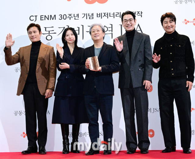배우 이병헌, 이영애, 박찬욱 감독, 김태우, 송강호가 4일 서울 용산 아이파크몰 CGV에서 진행된 영화 