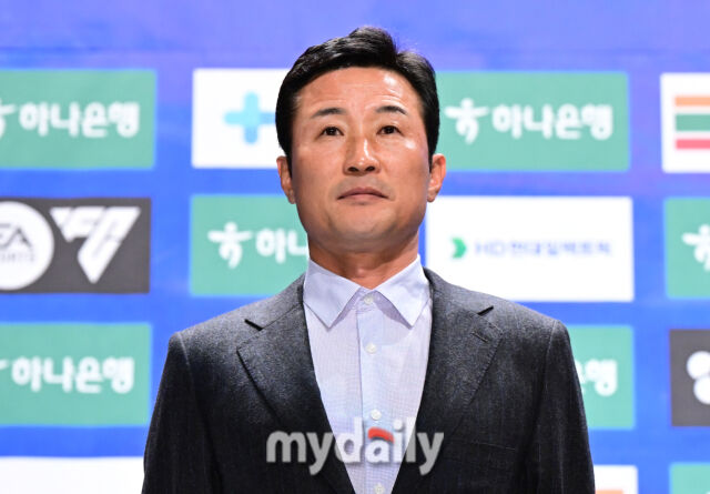 경남 이을용 감독이 19일 서울 상암동 누리꿈스퀘어 국제회의실에서 진행된 