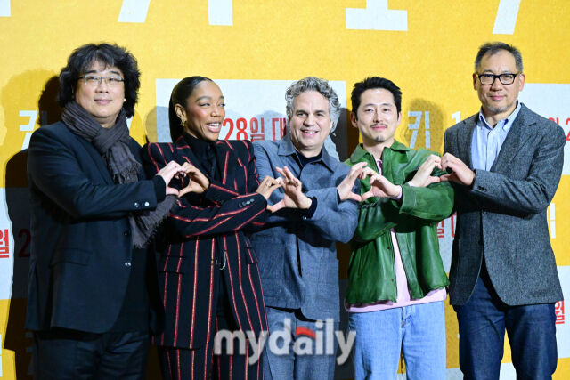 봉준호 감독, 배우 나오미 애키, 마크 러팔로, 스티븐 연과 최두호 프로듀서 / 곽경훈 기자 kphoto@mydaily.co.kr