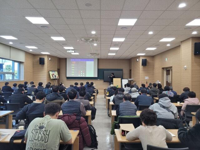 한국소방안전원 부산광역시지부는 지부 청사 내에서 소방안전관리자 82명을 대상으로 실무교육을 실시했다고 25일 밝혔다./한국소방안전원 부산지부