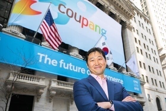 쿠팡이 회사 설립 14년 만에 연 매출 40조원을 돌파했다. 사진은 김범석 쿠팡 의장. /쿠팡