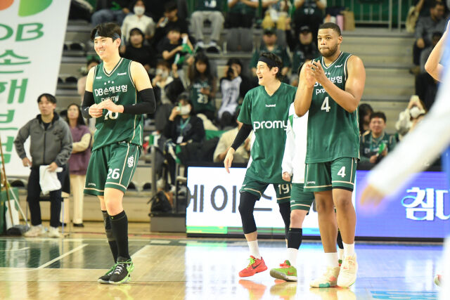 원주 DB 선수단./KBL