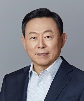 신동빈 롯데그룹 회장이 5년 만에 롯데쇼핑 이사회에 복귀한다. /롯데지주