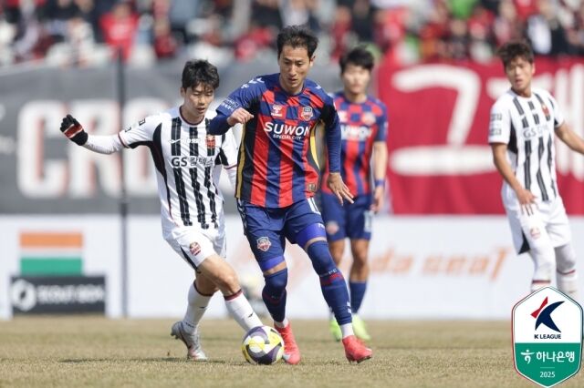 수원FC와 FC서울의 경기 모습/한국프로축구연맹