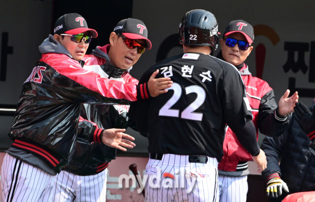 2025년 3월 9일 오후 경기도 수원KT위즈파크에서 2025 신한 SOL뱅크 KBO 리그 시범경기 KT 위즈와 LG 트윈스의 경기가 열렸다. <br