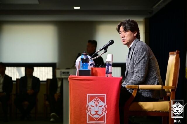 홍명보 대한민국 축구대표팀 감독/대한축구협회
