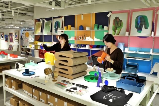 ‘더콘란샵’ 강남점 매장에 진열된 해외 프리미엄 라이프스타일 제품들. /롯데백화점