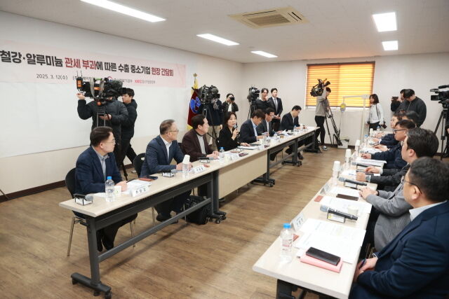 오영주 중소벤처기업부 장관이 지난 12일 경기 화성에 위치한 지제이알미늄에서 열린 