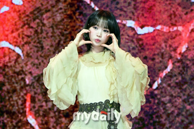 타로에서 사쿠라가 전적으로 김채원을 믿는다는 결과가 나왔다. / 마이데일리 DB