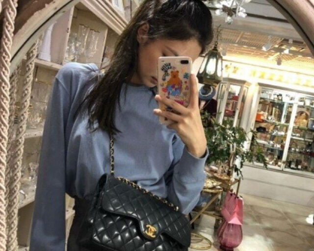 제니가 들고 있는 