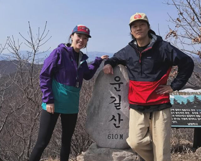 전혜진과 이천희가 운길산 정상에 올랐다. / 전혜진 SNS 캡처