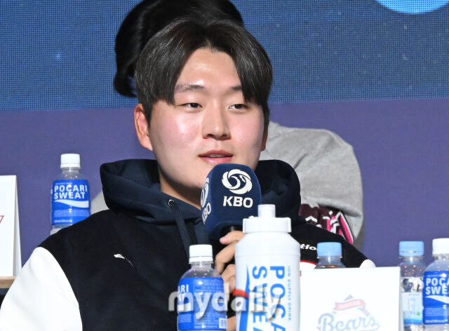 두산 김택연이 20일 오후 서울 잠실 롯데호텔 월드에서 진행된 