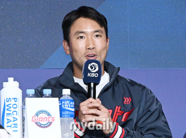 롯데 전준우가 20일 오후 서울 잠실 롯데호텔 월드에서 진행된 