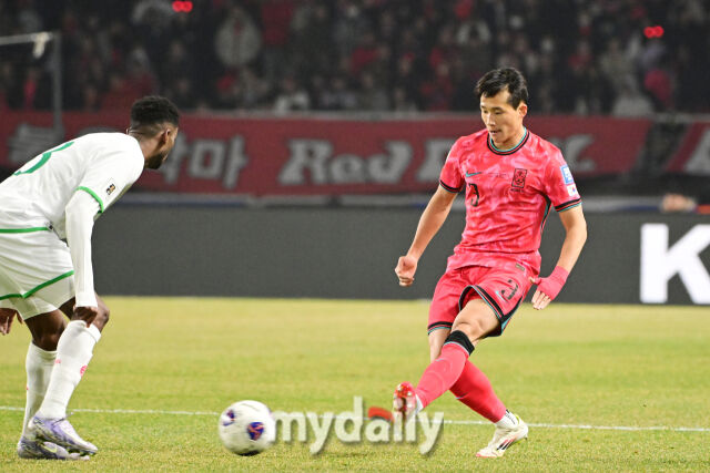대한민국 축구대표팀 이태석이 20일 오후 경기도 고양종합운동장에서 진행된 