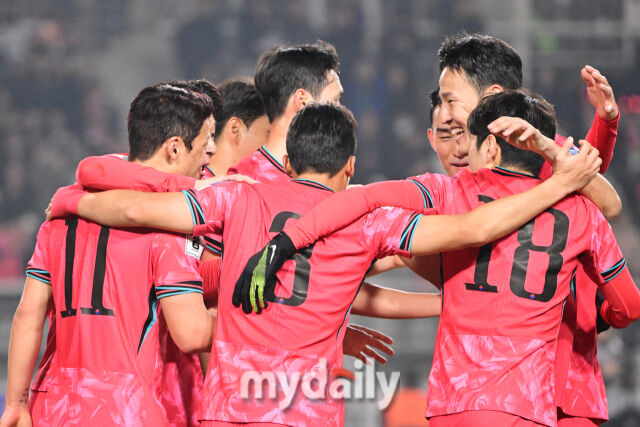 대한민국 축구대표팀 황희찬이 20일 오후 경기도 고양종합운동장에서 진행된 