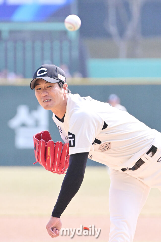 SSG 선발 김광현이 23일 인천 SSG랜더스필드에서 진행된 ‘2025 신한 SOL BANK KBO리그’ 두산-SSG의 경기에서 역투를 펼치고 있다./마이데일리