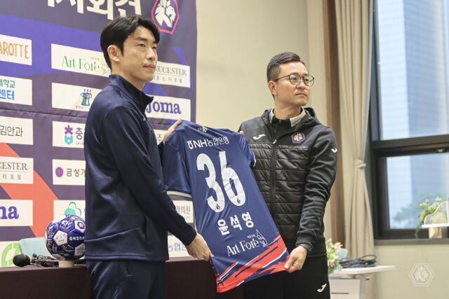 충북 청주가 베테랑 수비수 윤석영을 영입했다./충북 청주