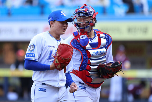 투수 배찬승(좌)과 포수 강민호(우)./삼성 라이온즈