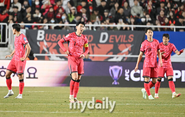 손흥민이 25일 오후 경기도 수원시 수원월드컵경기장에서 열린 