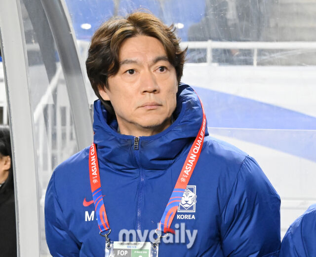 홍명보 감독이 25일 오후 경기도 수원시 수원월드컵경기장에서 열린 