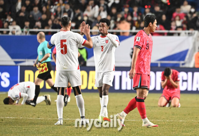 요르단 선수들이 25일 오후 경기도 수원시 수원월드컵경기장에서 열린 