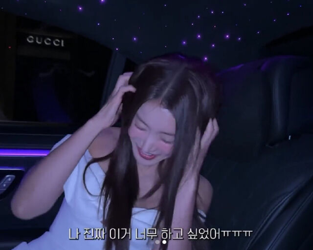이시영이 머리를 벅벅 긁고 있다. / 이시영 SNS 캡처
