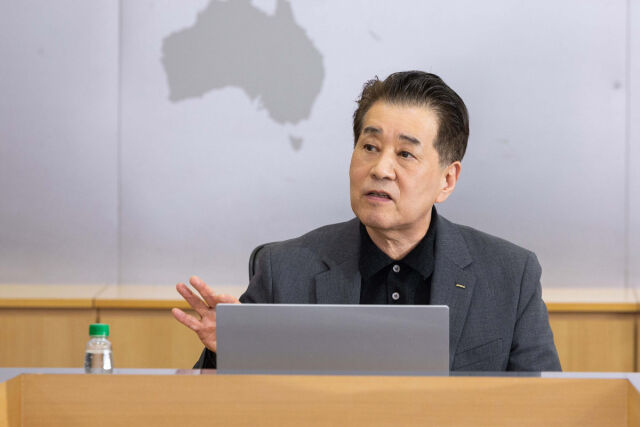 장인화 포스코그룹 회장이 지난 27일 서울 포스코센터에서 열린 그룹기술전략회의를 주재하고 있다. /포스코그룹