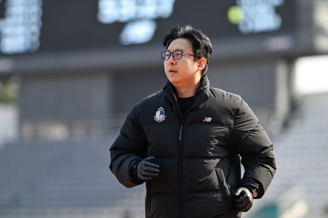 서울 이랜드가 세종스포츠정형외과 김진수, 김상범 원장과 2025시즌 팀 주치의로 동행을 이어간다./서울 이랜드