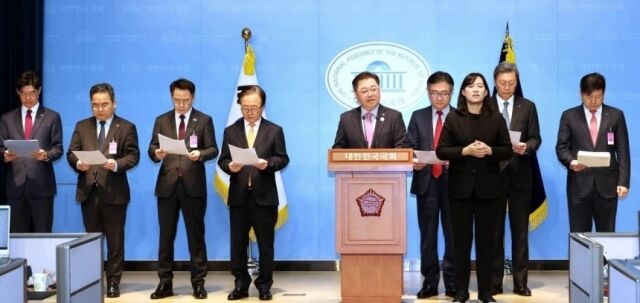대한상공회의소를 비롯한 경제8단체는 지난달 19일 국회 소통관에서 상법 개정안이 정부로 이송되면 재의요구권을 행사하여 줄 것을 요청했다./대한상의