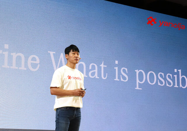지난 2일 판교 텐엑스타워에서 열린 야놀자 20주년 행사에서 이수진 총괄대표가 ‘Re:Imagine What is Possible’의 의미와 야놀자의 비전을 소개하고 있다. /야놀자