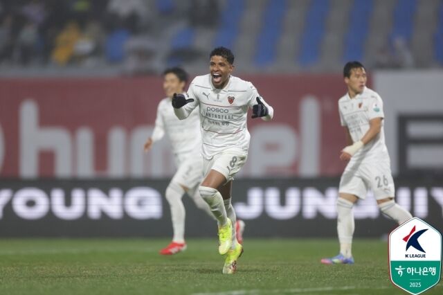 2025년 4월 5일 열린 수원FC와 포항 스틸러스의 경기./프로축구연맹