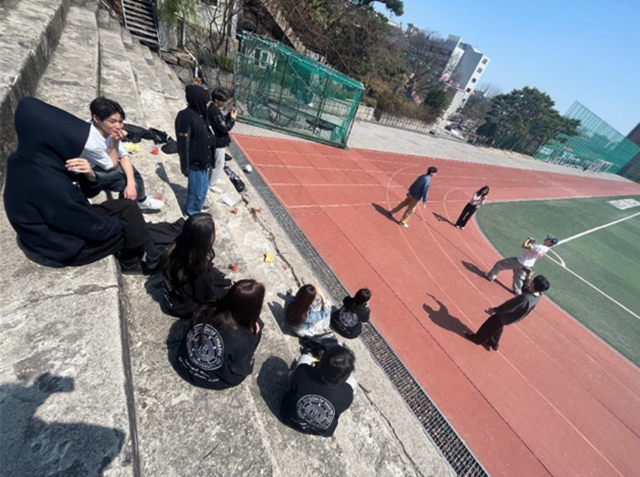 이탁수와 연극학부 동기들./이탁수 인스타그램