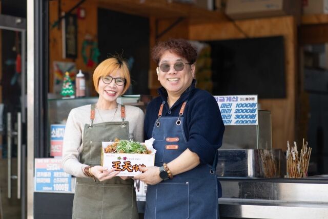 세종시에서 10년째 치킨 매장을 운영 중인 맹근주 업주가 