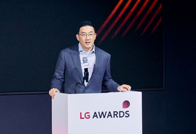 9일 경기도 이천 LG인화원에서 열린 LG 어워즈에서 구광모 LG 회장이 축사를 하고 있다./LG