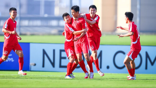 북한 선수들이 14일 인도네시아와 경기에서 득점한 후 함께 기뻐하고 있다. /AFC 제공