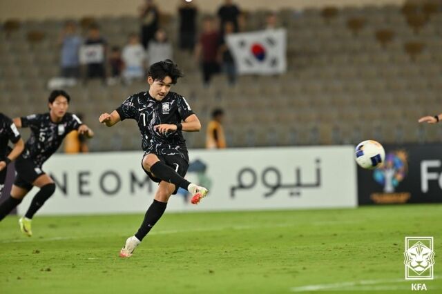 대한민국 17세 이하(U-17) 축구대표팀이 타지키스탄을 승부차기 끝에 제압하고 4강에 진출했다./대한축구협회