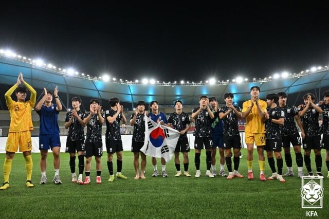 대한민국 17세 이하(U-17) 축구대표팀이 타지키스탄을 승부차기 끝에 제압하고 4강에 진출했다./대한축구협회