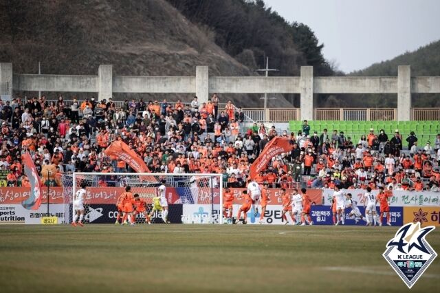 강원FC 서포터즈 나르샤./한국프로축구연맹