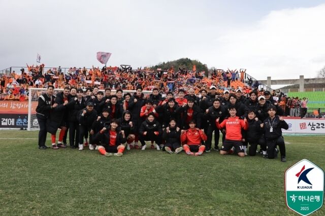 강원FC 선수단./한국프로축구연맹
